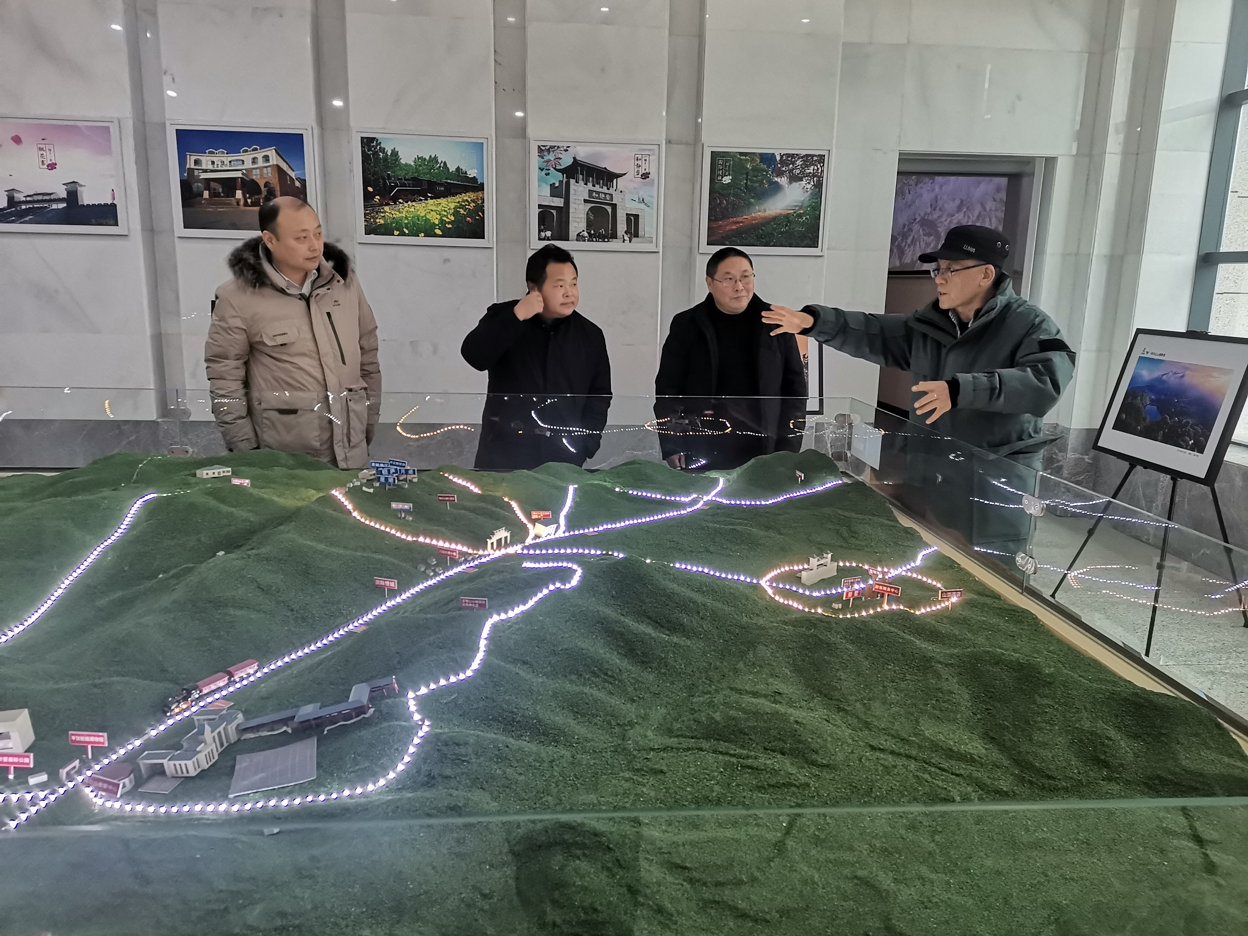 参观鸡公山沙盘