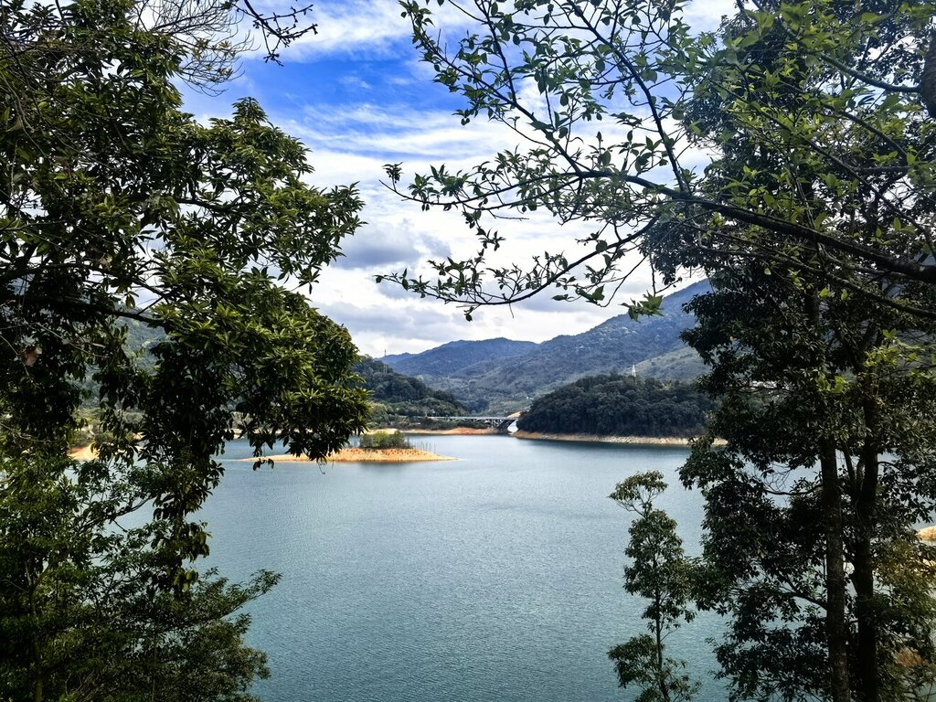 温泉镇政企座谈共促文旅发展 高建华老师携温泉镇歌词获高度认可